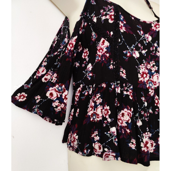 Chloe & Katie Womens Cold Shoulder Black Floral Blouse Short Sleeve Rayon SZ SM - Picture 3 of 9